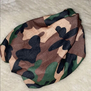 NWOT Camo  scrunch extra wide headband
